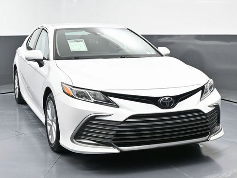 Used 2023 Toyota Camry LE image 4