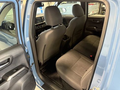 Used 2019 Toyota Tacoma TRD Sport image 14