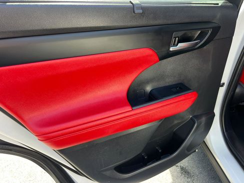 Used 2021 Toyota Highlander XSE image 23