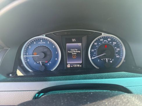 Used 2017 Toyota Camry LE image 6