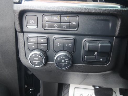 Used 2025 Chevrolet Suburban High Country AWD/4WD image 26