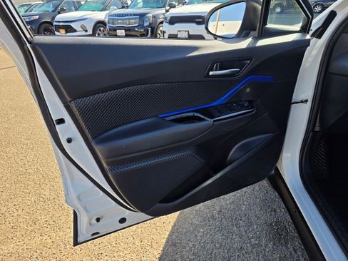 Used 2022 Toyota C-HR XLE FWD image 21