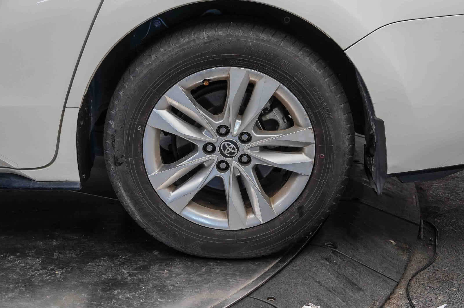Used 2021 Toyota Sienna Limited FWD image 10