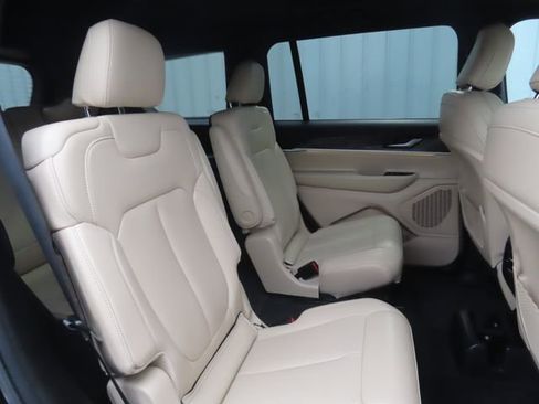 Used 2023 Jeep Grand Cherokee L Limited AWD/4WD image 30