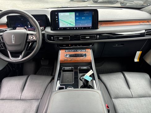 New 2025 Lincoln Aviator Black Label w/ Jet Appearance Package image 31