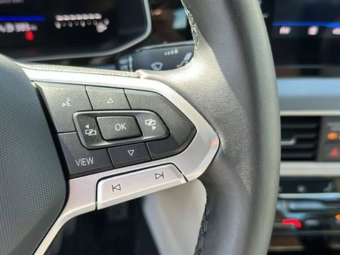 Used 2025 Volkswagen Jetta SE FWD image 14