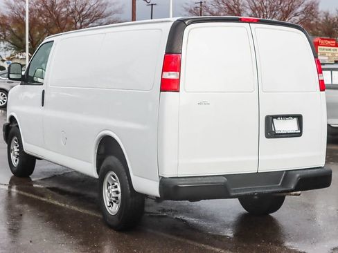 Used 2022 Chevrolet Express 3500 w/ Driver Convenience Package image 2