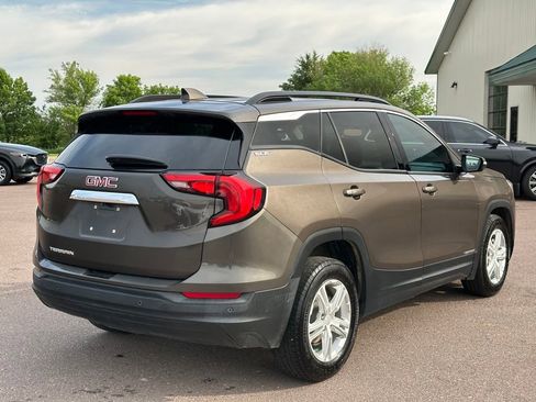 Used 2019 GMC Terrain SLE w/ Driver Convenience Package FWD image 6