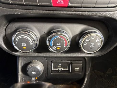 Used 2015 Jeep Renegade Sport w/ Power & Air Group AWD/4WD image 29