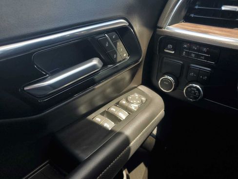 Used 2025 Chevrolet Tahoe Premier RWD image 16