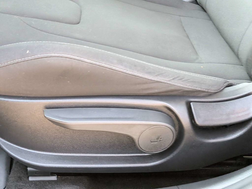 Used 2025 Hyundai Elantra SEL FWD image 18
