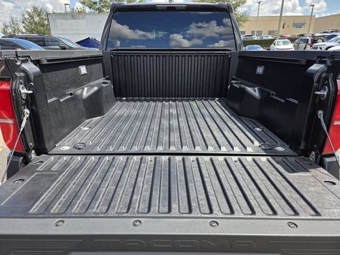 Used 2025 Toyota Tacoma TRD Off-Road AWD/4WD image 15