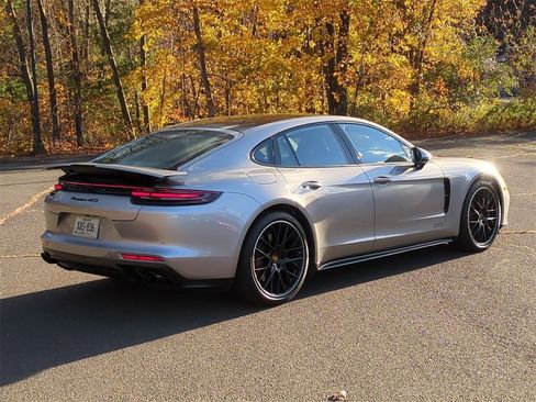 Used 2019 Porsche Panamera GTS image 4
