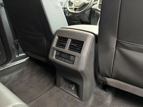 Used 2018 Volkswagen Atlas SE AWD/4WD image 38