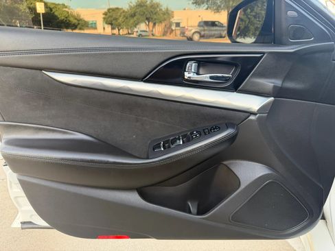 Used 2016 Nissan Maxima SR w/ Interior Lighting Package FWD image 11