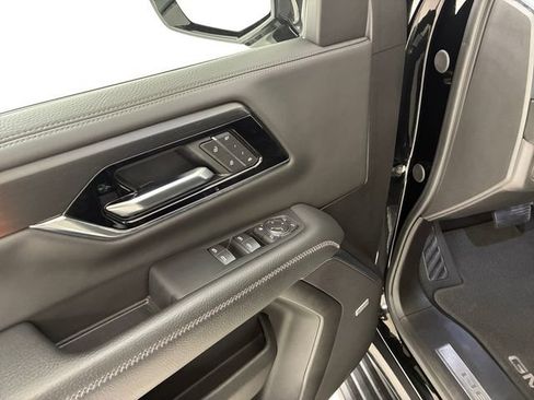 Certified 2025 GMC Yukon Denali AWD/4WD image 13