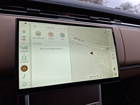 New 2026 Land Rover Range Rover Long Wheelbase SE AWD/4WD image 8