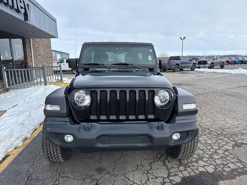 Used 2019 Jeep Wrangler Unlimited Sport S image 3