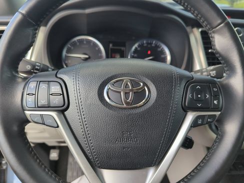 Used 2017 Toyota Highlander XLE FWD image 45
