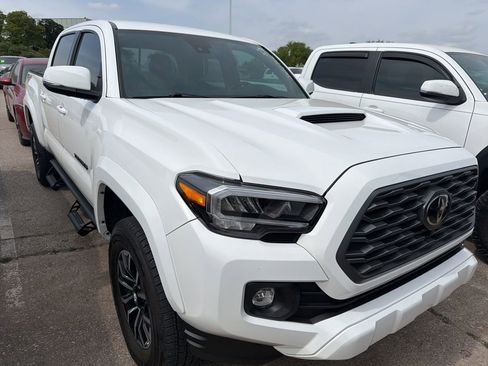 Used 2023 Toyota Tacoma TRD Sport w/ Advanced Technology Package image 3