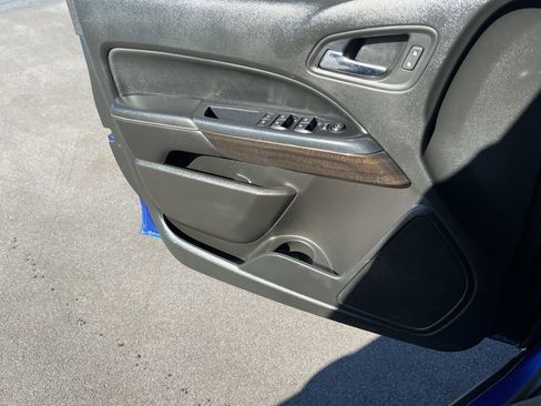 Used 2020 GMC Canyon SLE w/ SLE Convenience Package image 17