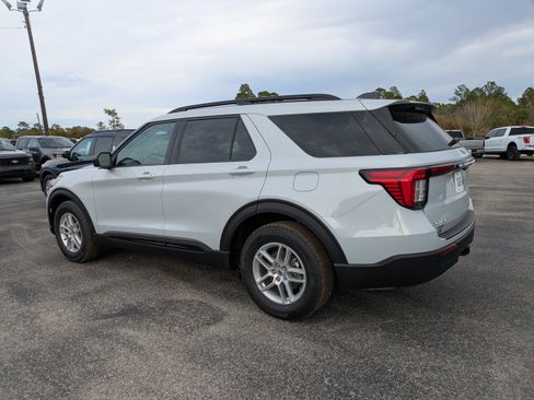 New 2026 Ford Explorer Active RWD image 6