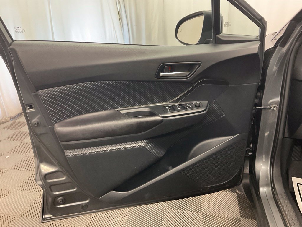 Used 2018 Toyota C-HR XLE FWD image 15