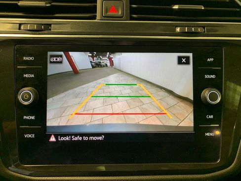 Used 2022 Volkswagen Tiguan SE R-Line image 33