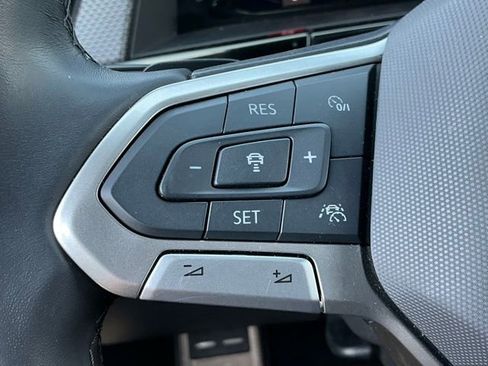 Used 2024 Volkswagen Atlas Cross Sport SEL R-Line image 33