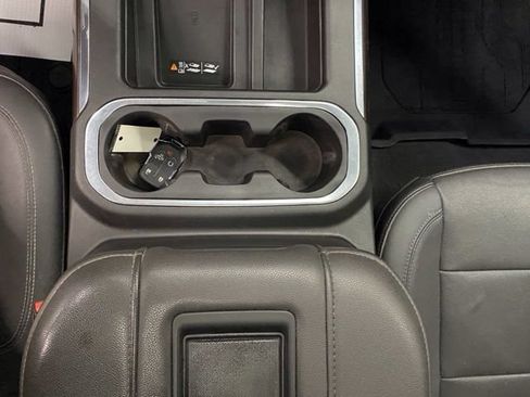 Used 2022 GMC Sierra 3500 SLT w/ SLT Preferred Package AWD/4WD image 33