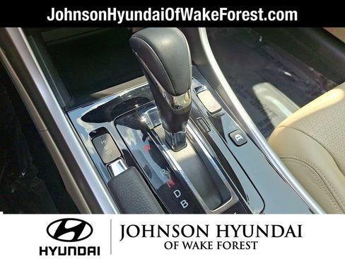 Used 2017 Honda Accord Touring image 12