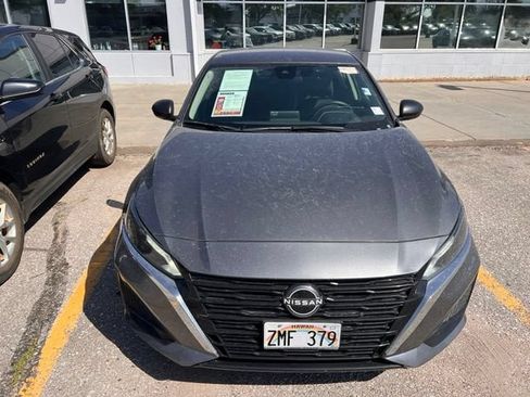 Used 2024 Nissan Altima 2.5 SV FWD image 2