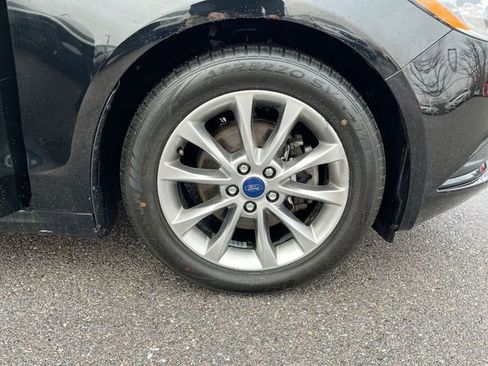Used 2017 Ford Fusion SE image 19