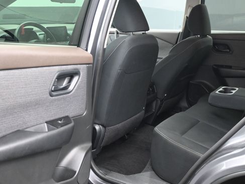 Used 2023 Nissan Rogue S image 12