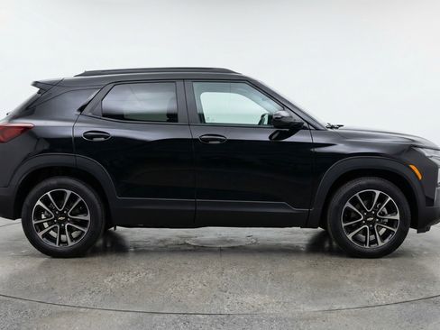 Used 2025 Chevrolet TrailBlazer LT image 11