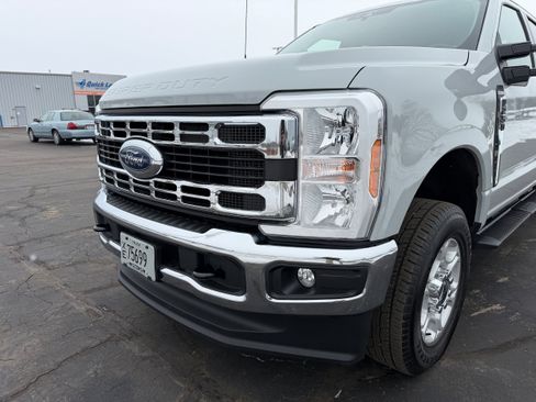 Certified 2025 Ford F250 XLT w/ Snow Plow Prep Package image 32