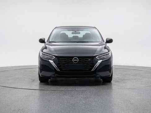 Used 2025 Nissan Sentra SV image 2