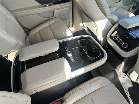 Used 2020 Lincoln Navigator Reserve w/ Luxury Package image 20