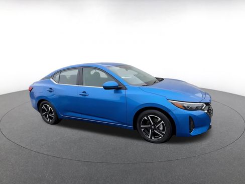 Used 2025 Nissan Sentra SV image 2