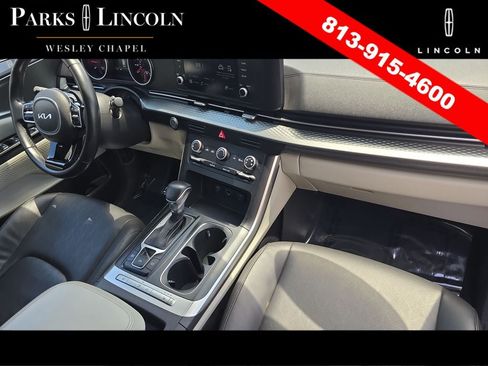 Used 2022 Kia Carnival LX FWD image 9