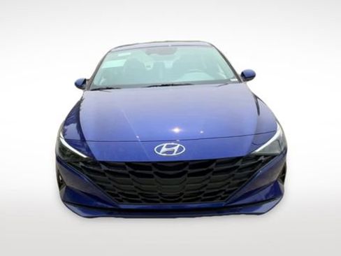 Used 2023 Hyundai Elantra SEL image 3