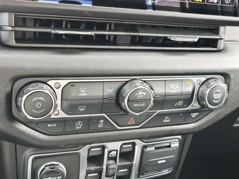 New 2026 Jeep Gladiator Sport image 24