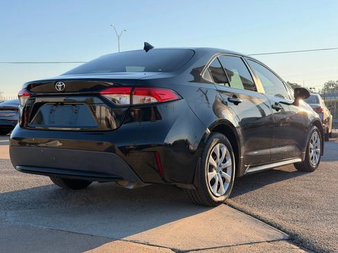 Used 2020 Toyota Corolla LE image 3