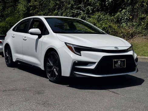 Used 2025 Toyota Corolla SE w/ SE Premium Package FWD image 35