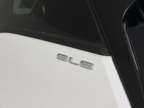 Used 2023 GMC Terrain SLE FWD image 16