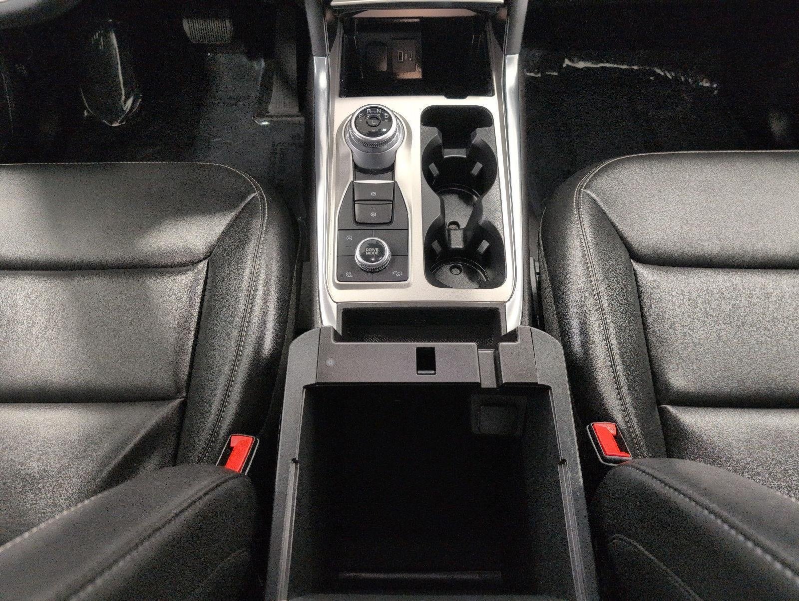 Used 2024 Ford Explorer XLT w/ Equipment Group 202A AWD/4WD image 46