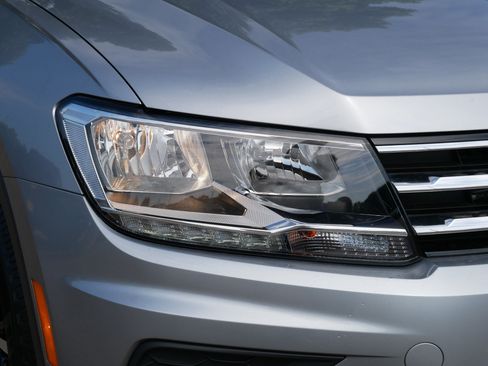 Used 2021 Volkswagen Tiguan SE AWD/4WD image 16