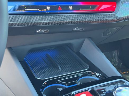 Used 2026 BMW M5 w/ Executive Package image 24