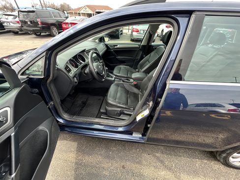 Used 2016 Volkswagen Golf SE image 6