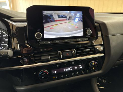 Used 2025 Nissan Pathfinder SV FWD image 14